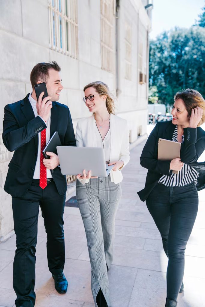 cheerful-businesswomen-businessman